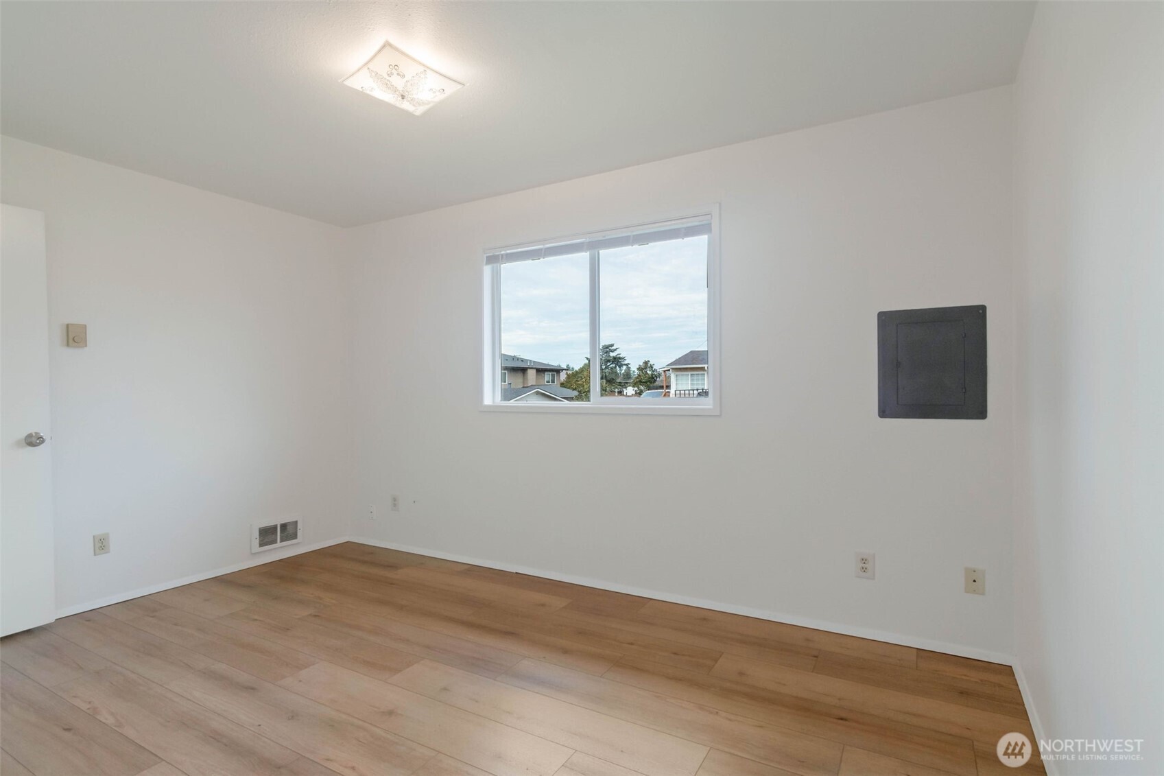 2815-2817 Northeast 7th Street Renton, WA 98056 - Photo 12 of 15