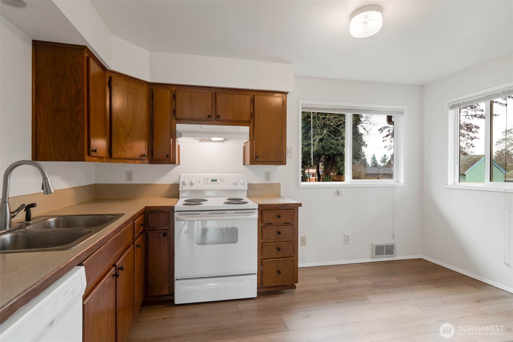 2815-2817 Northeast 7th Street Renton, WA 98056 - Photo 6 of 15