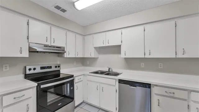 $229,900 | 236 Village Crest Court, Lakeland, FL 33809