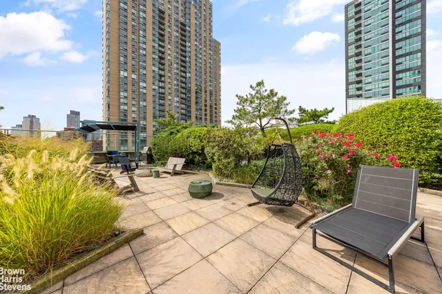 $1,275,000 | 46-30 Center Boulevard, Unit 503 | Long Island City