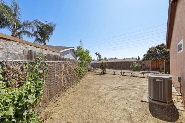 a front view of house with yard