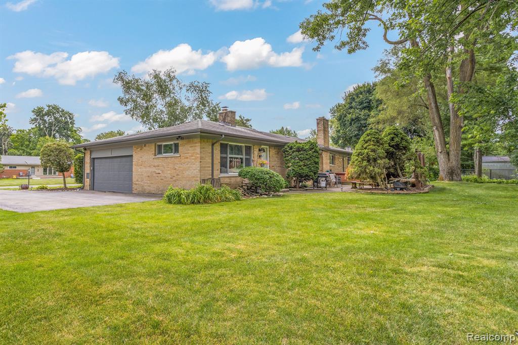 28473 Westerleigh Road Farmington Hills, MI 48334 - Photo 4 of 29 Gallery Image 4