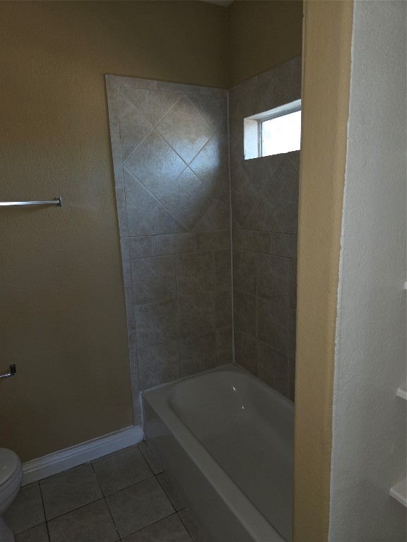 7709 Rhobell Street, Unit B Houston, TX 77016 - Photo 10 of 21 a bathroom with a bathtub