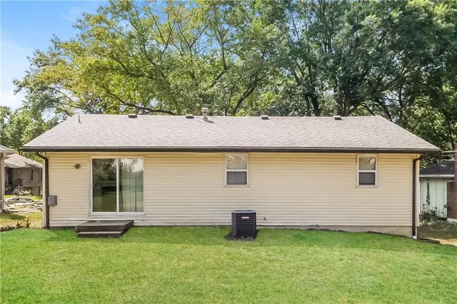 $1,540 | 11943 Sycamore Avenue, Grandview, MO 64030