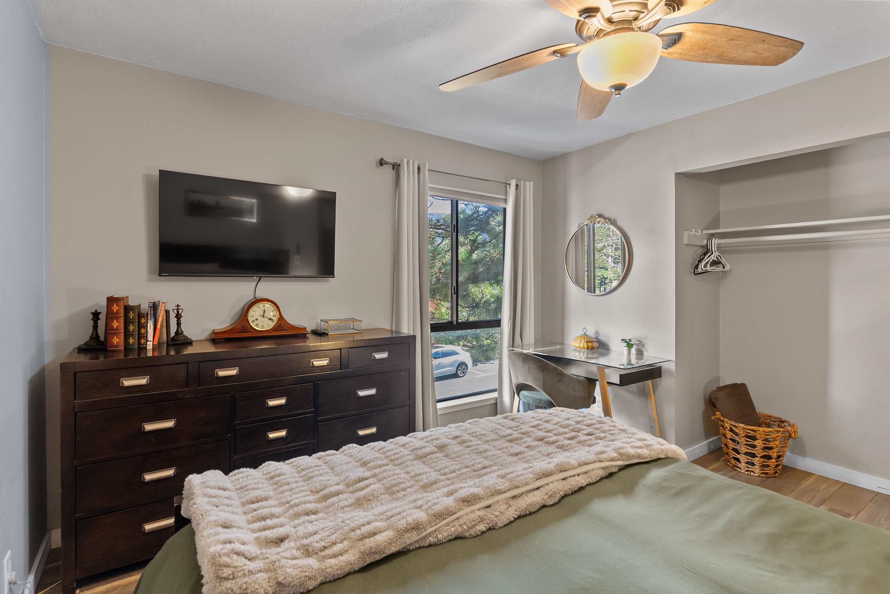 449 Sierra Manor Road, Unit 6 Mammoth Lakes, CA 93546 - Photo 16 of 43 Gallery Image 16