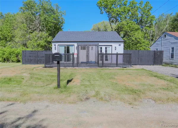 $149,900 | 3076 Clarice Avenue, Burton, MI 48529