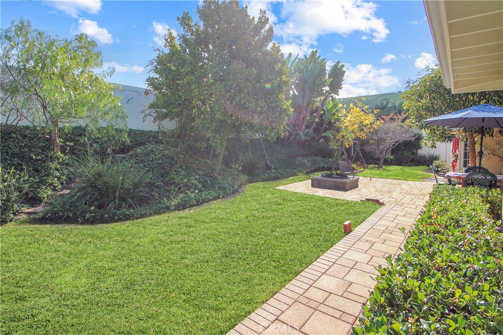 19512 Sierra Mia Road Irvine, CA 92603 - Photo 3 of 46 a view of a garden with a fountain