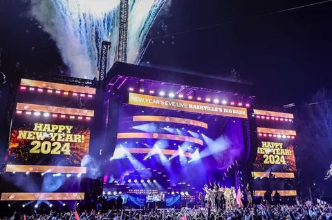 a view of a swimming pool with sitting area