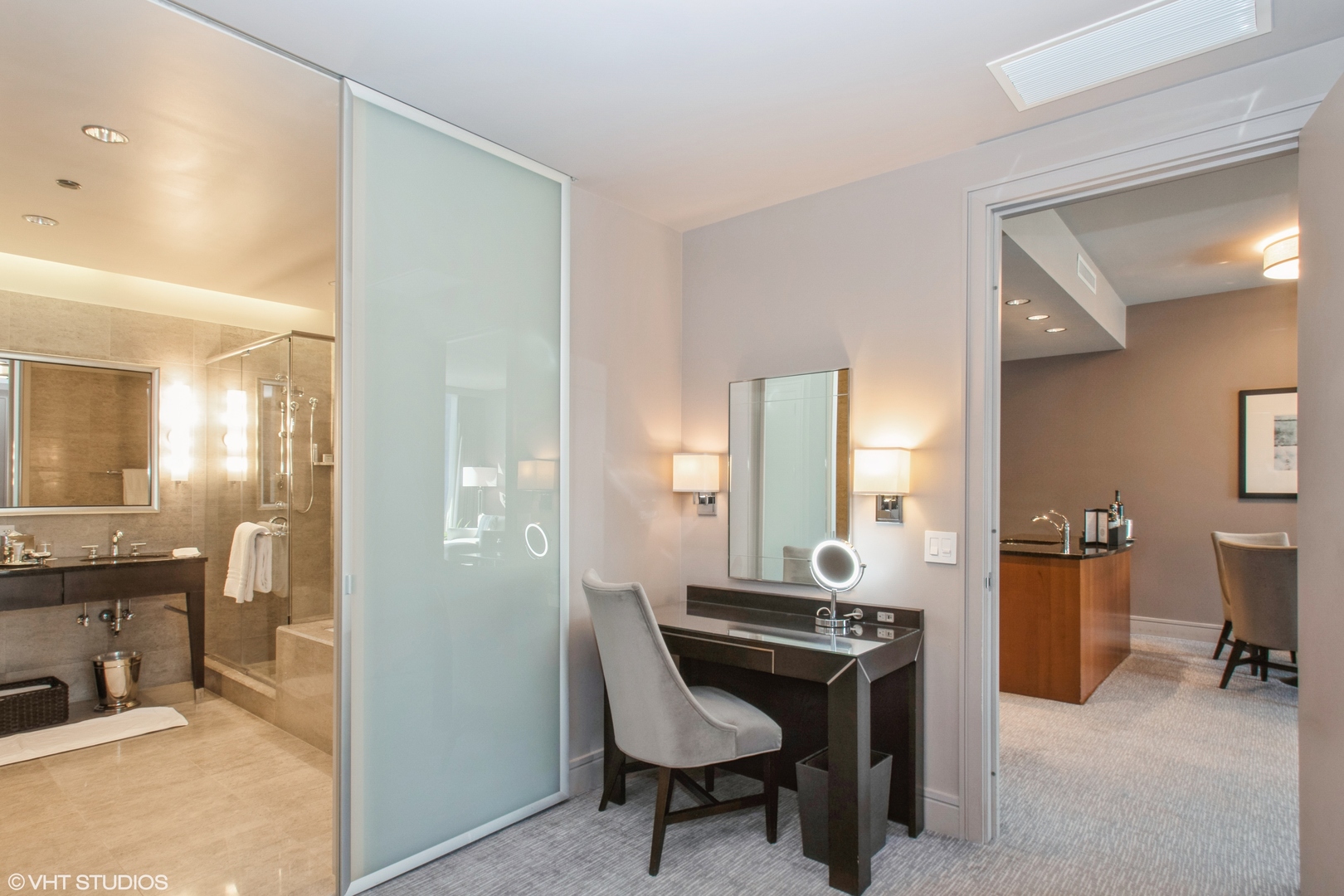 401 North Wabash Avenue, Unit 1936 Chicago, IL 60611 - Photo 7 of 19 a view of a livingroom with furniture and a bathroom