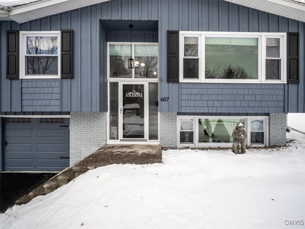 607 Birchwood Drive Oneida, NY 13421 - Photo 4 of 48