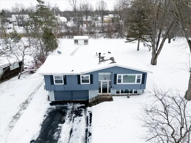 $289,900 | 607 Birchwood Drive, Oneida, NY 13421