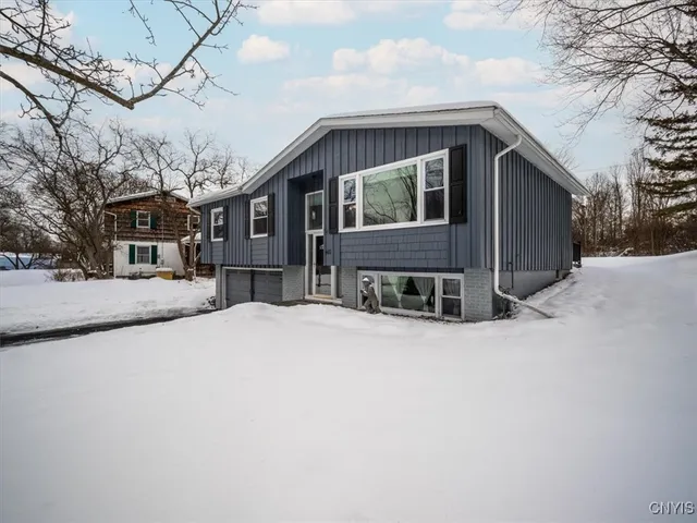 $289,900 | 607 Birchwood Drive, Oneida, NY 13421