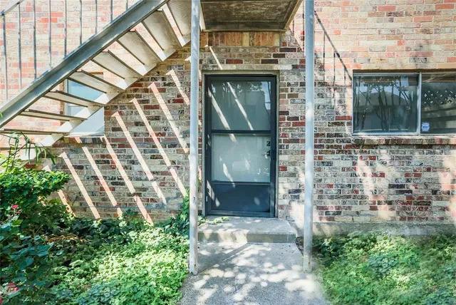a view of front door and small yard