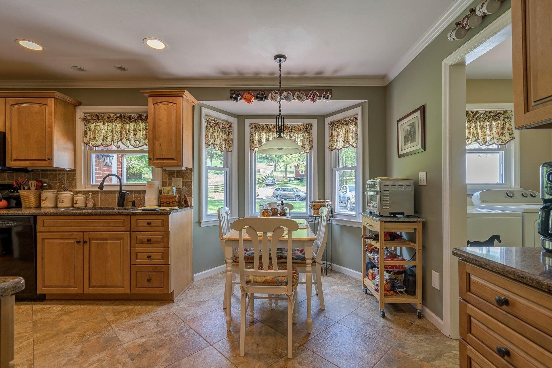 1919 Pico Road Buchanan, VA 24066 - Photo 19 of 48 15 Breakfast Area