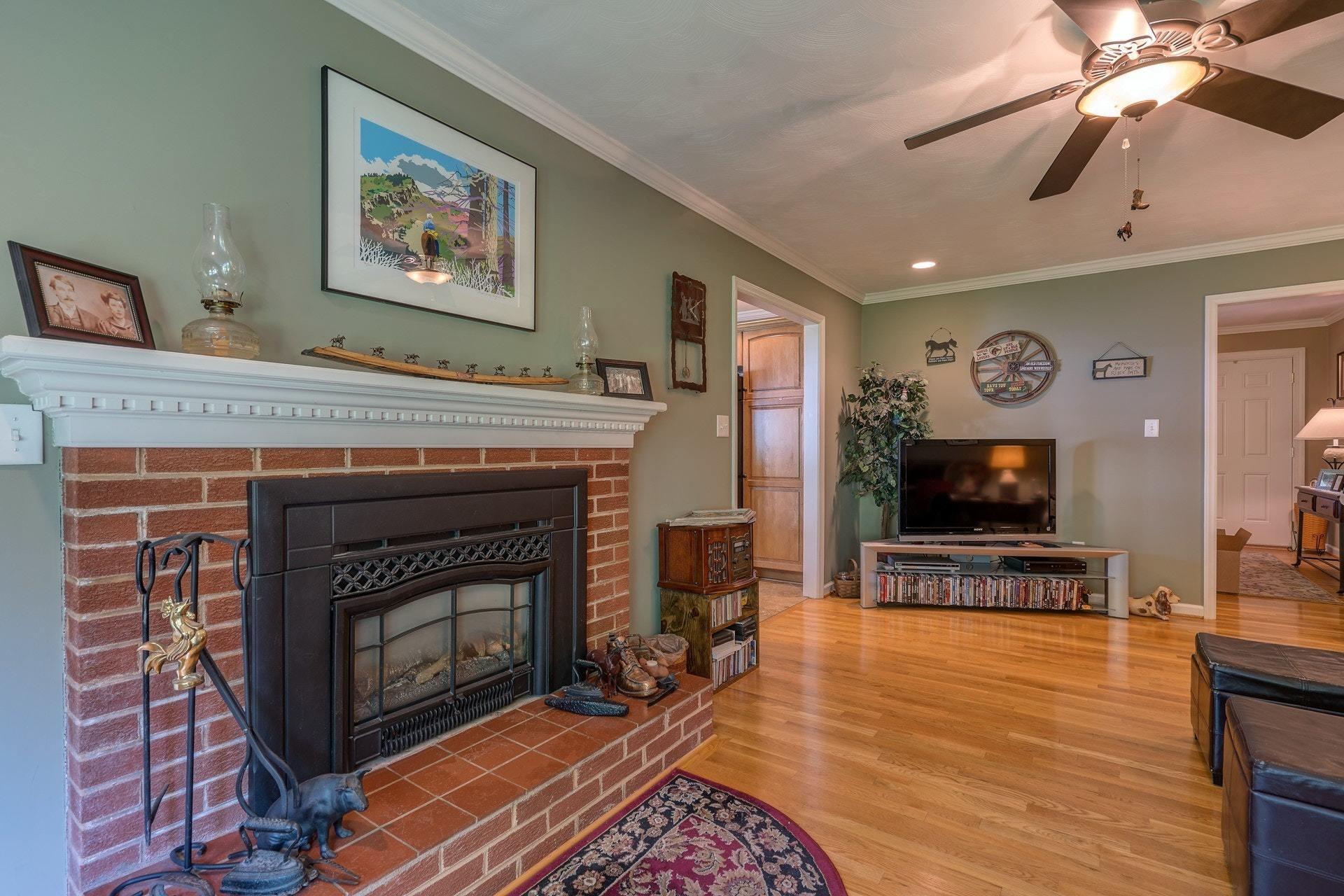1919 Pico Road Buchanan, VA 24066 - Photo 25 of 48 19 Family Room