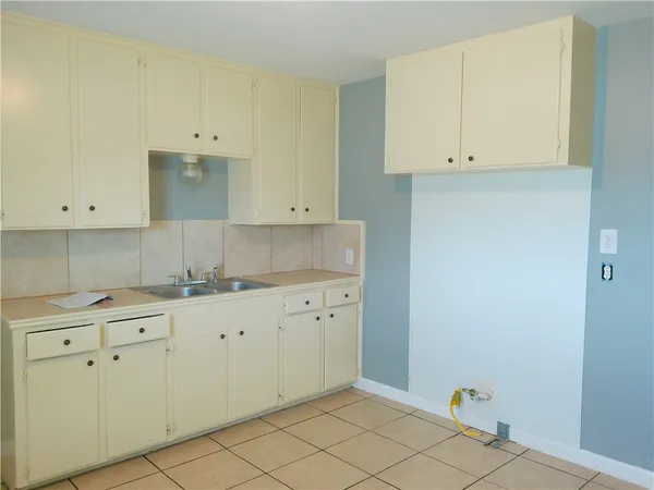 $1,100 | 4330 Spring Street, Corpus Christi, TX 78415