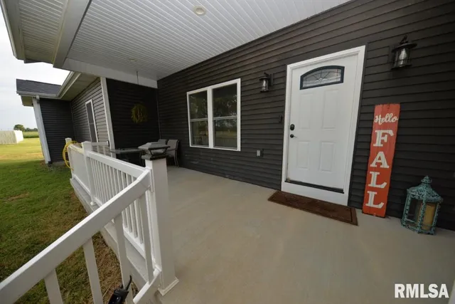 $329,900 | 17359 Log Cabin Road, Ewing, IL 62836