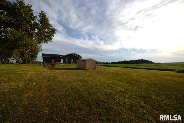 $329,900 | 17359 Log Cabin Road, Ewing, IL 62836