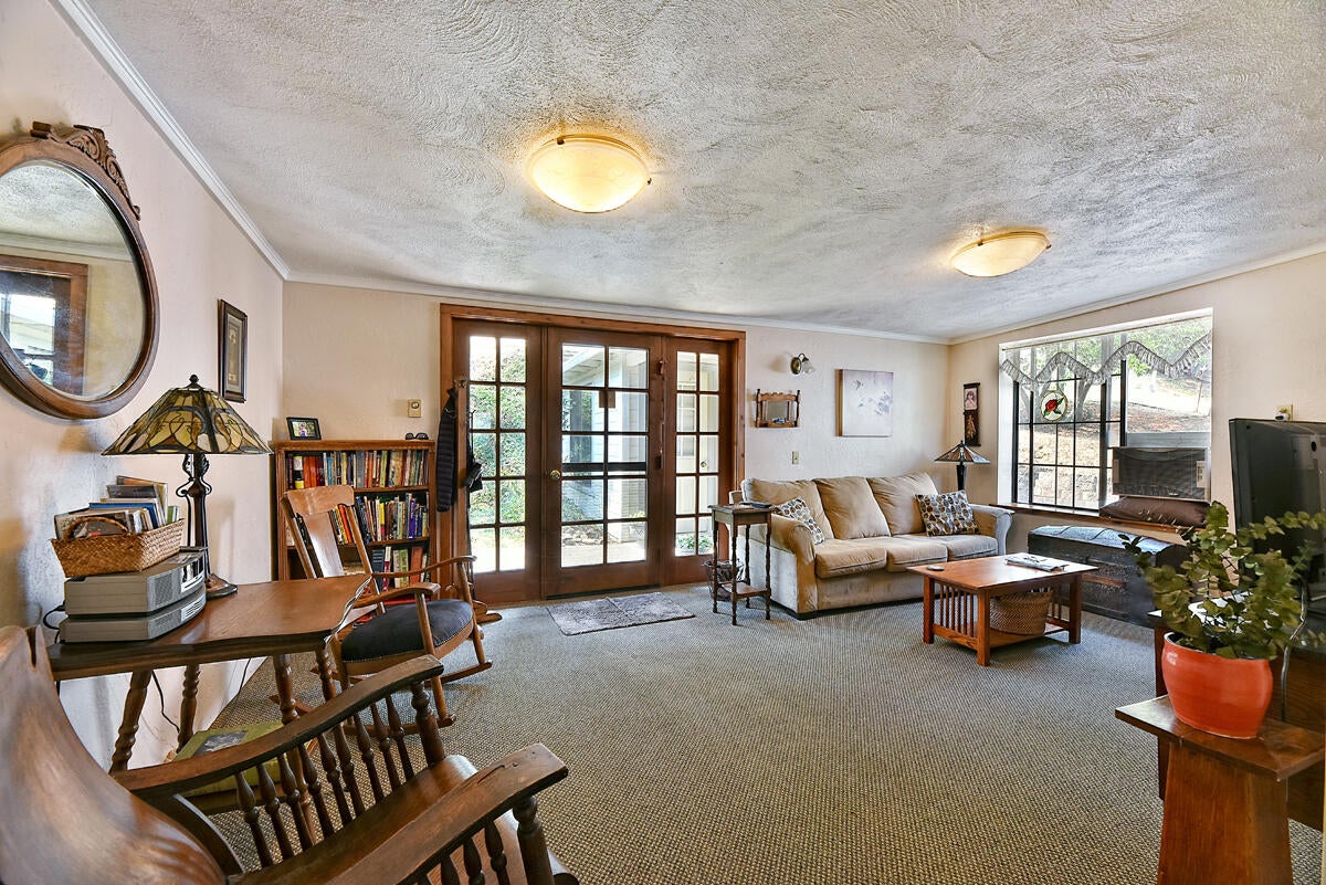 6380 Adams Road Talent, OR 97540 - Photo 12 of 37 12