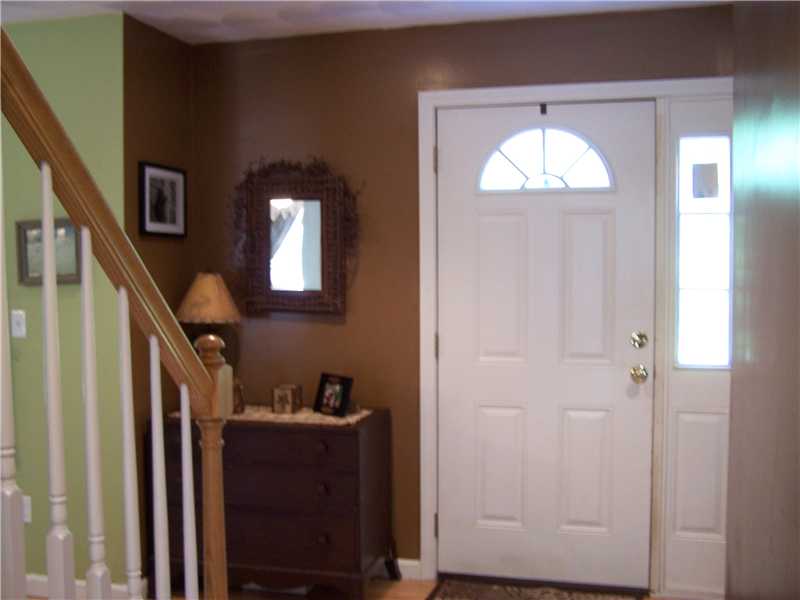 137 Dye Hill Road Hopkinton, RI 02832 - Photo 2 of 18 Entry.