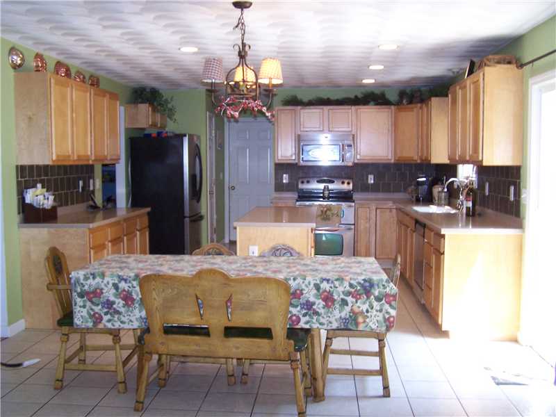 137 Dye Hill Road Hopkinton, RI 02832 - Photo 4 of 18 Kitchen.