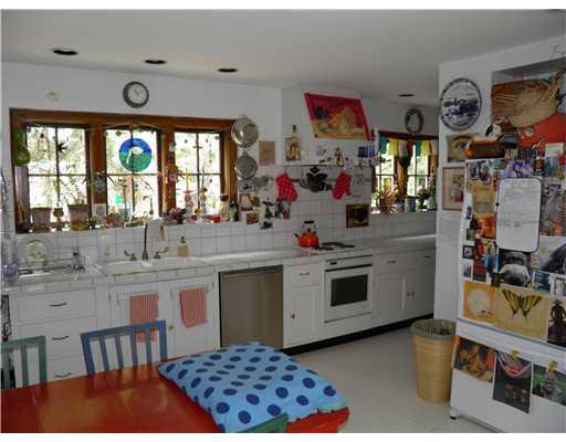 614 Poia Road Edgeworth, PA 15143 - Photo 7 of 18 Kitchen.