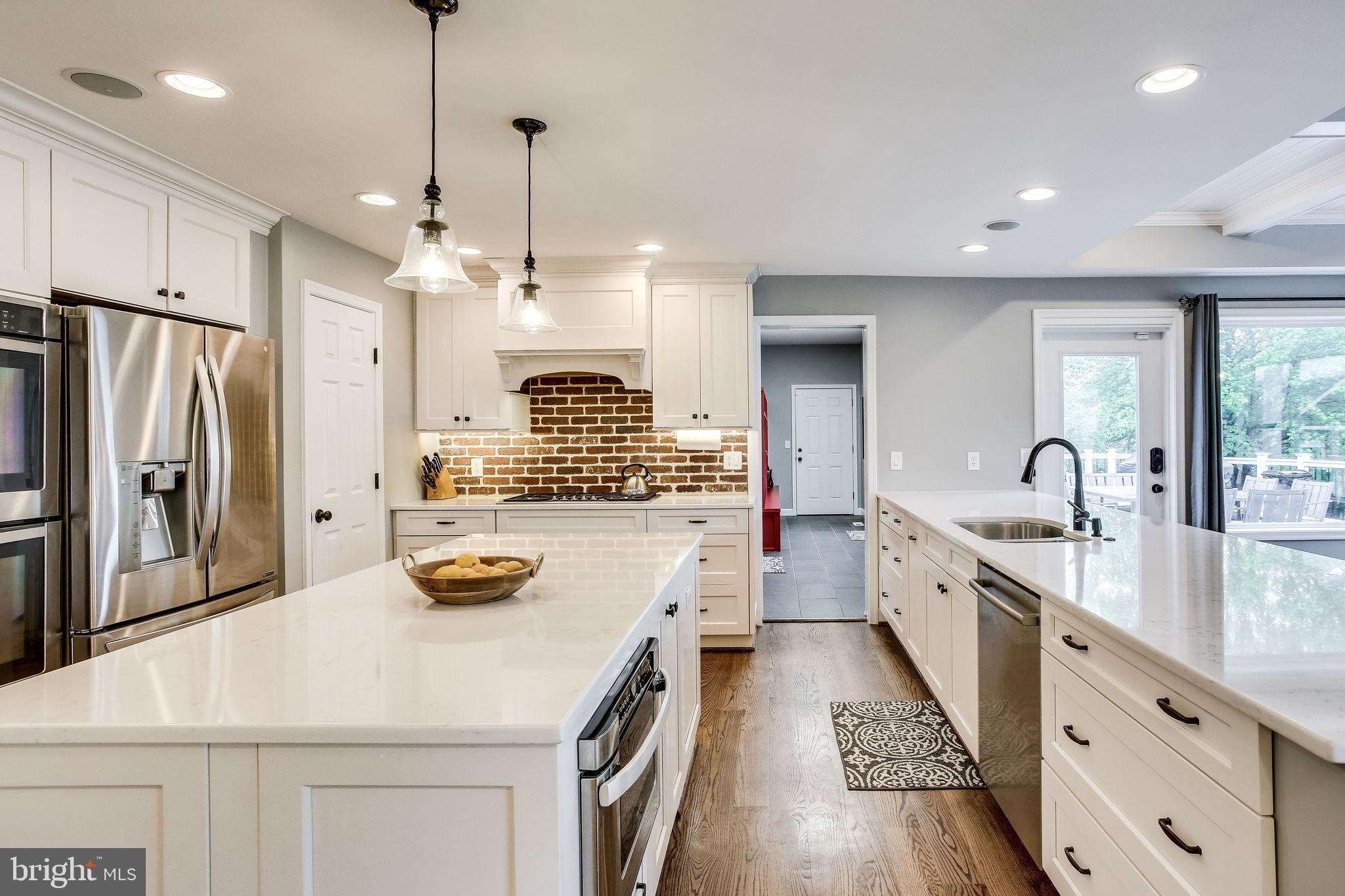 1211 Bishopsgate Way Reston, VA 20194 - Photo 10 of 56 Huge center island with quartz