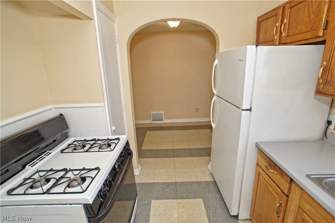 3686 Pennington Road Cleveland, OH 44120 - Photo 8 of 29