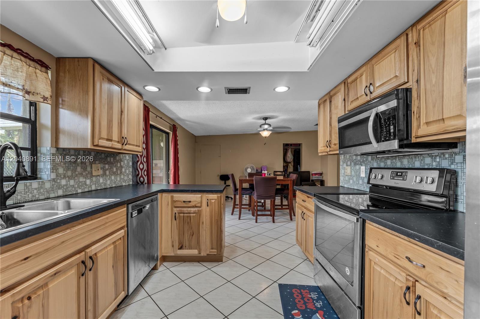 6860 Southwest 18th Street Miami, FL 33155 - Photo 12 of 35