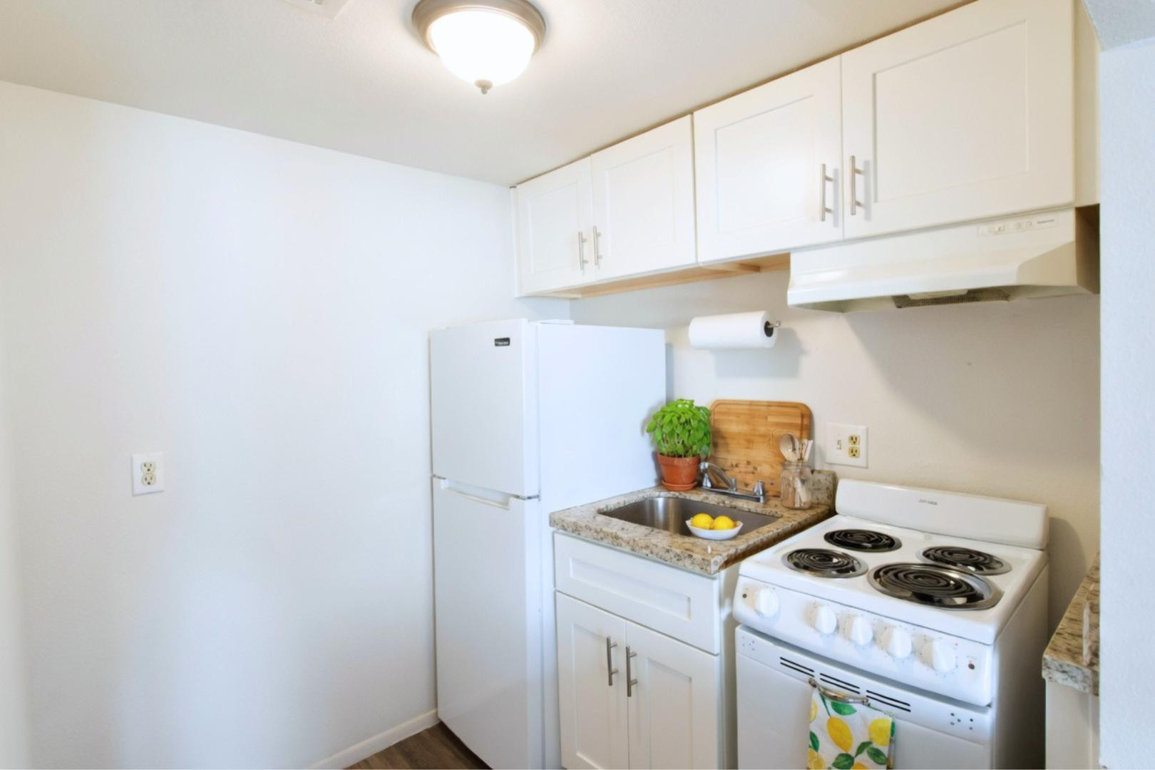 9230 North 6th Street, Unit 9 Phoenix, AZ 85020 - Photo 3 of 7 a kitchen with a stove and a cabinets