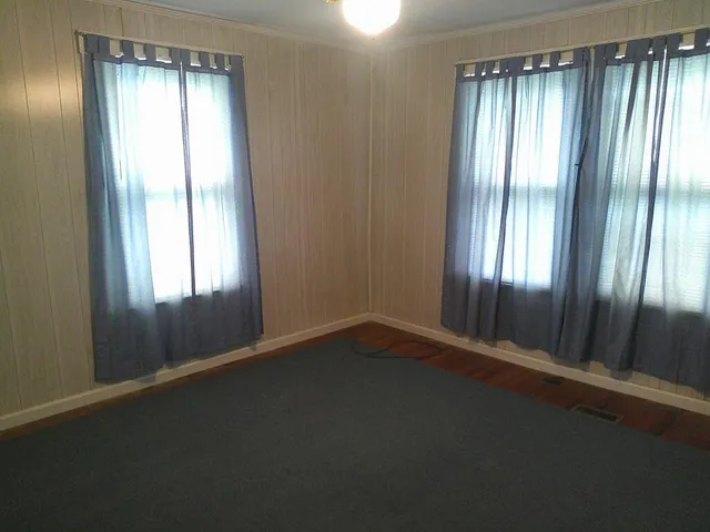 an empty room that has windows in it