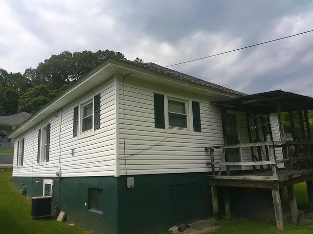 a view of house with a yard