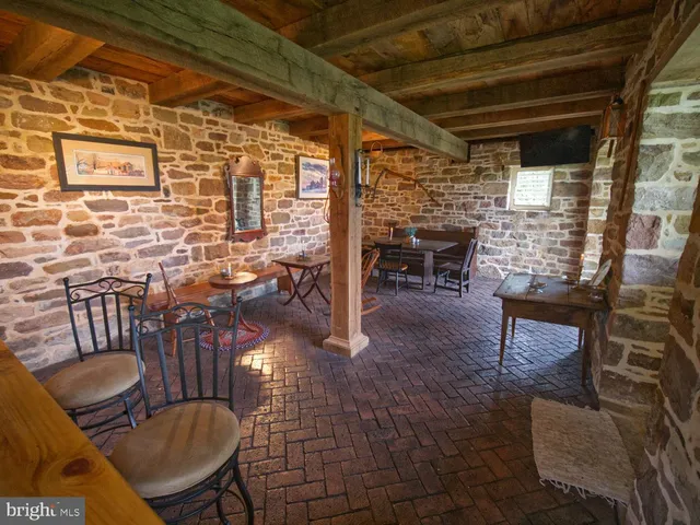 a view of a house with backyard and garden