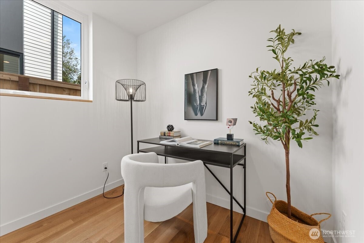 4120 Burke Avenue North Seattle, WA 98103 - Photo 12 of 27