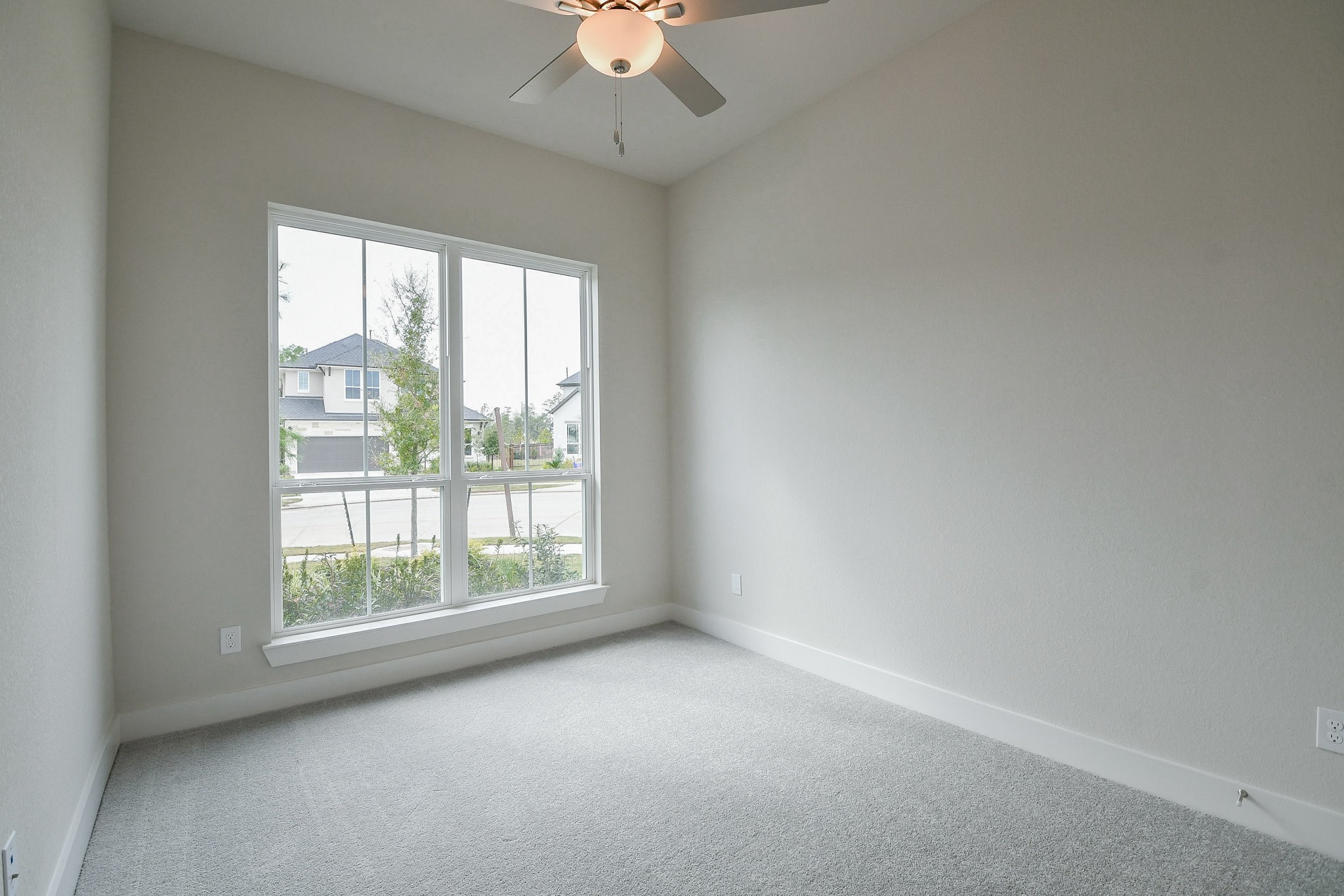 5005 Vly Wind Court Spring, TX 77386 - Photo 20 of 20 an empty room with a window