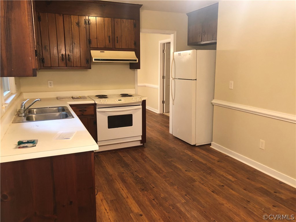 10332 Spring Run Road Chesterfield, VA 23832 - Photo 8 of 18 a kitchen with a stove a refrigerator and a sink with wooden floor
