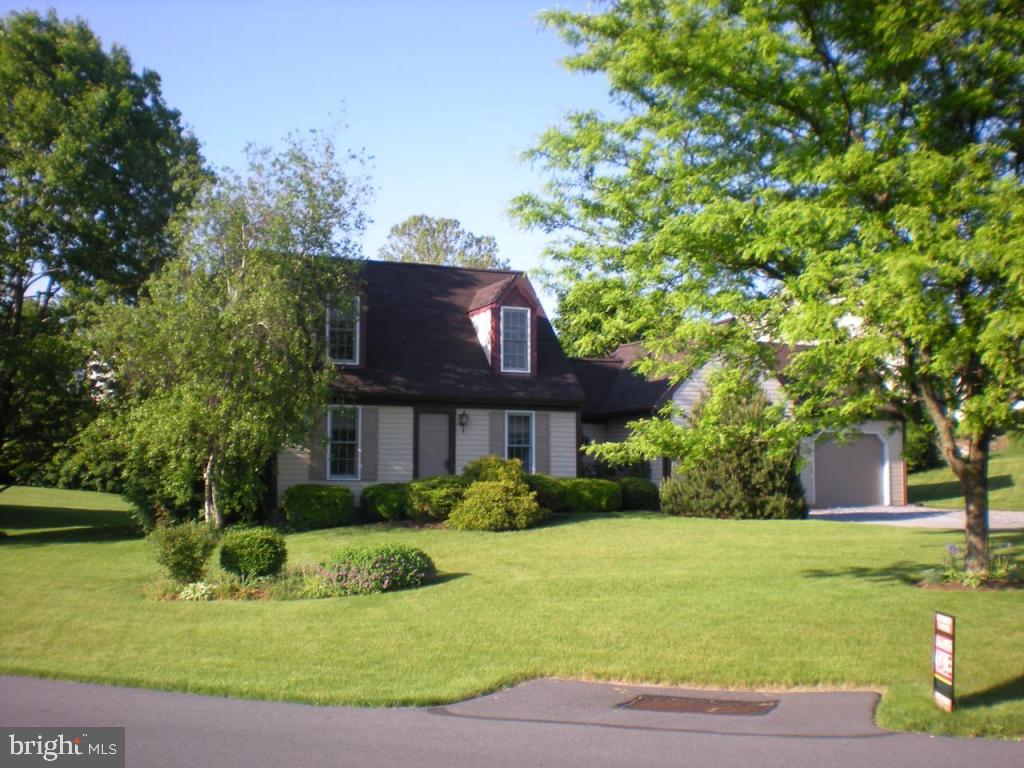 201 Queens Gate Road Lititz, PA 17543 - Photo 1 of 10