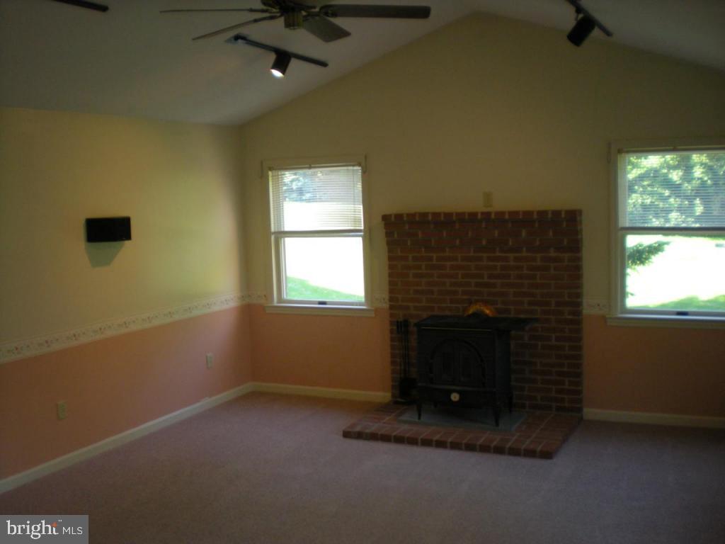 201 Queens Gate Road Lititz, PA 17543 - Photo 2 of 10