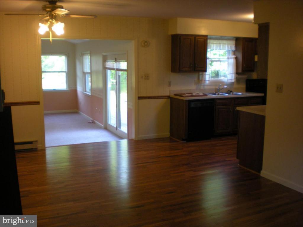 201 Queens Gate Road Lititz, PA 17543 - Photo 3 of 10