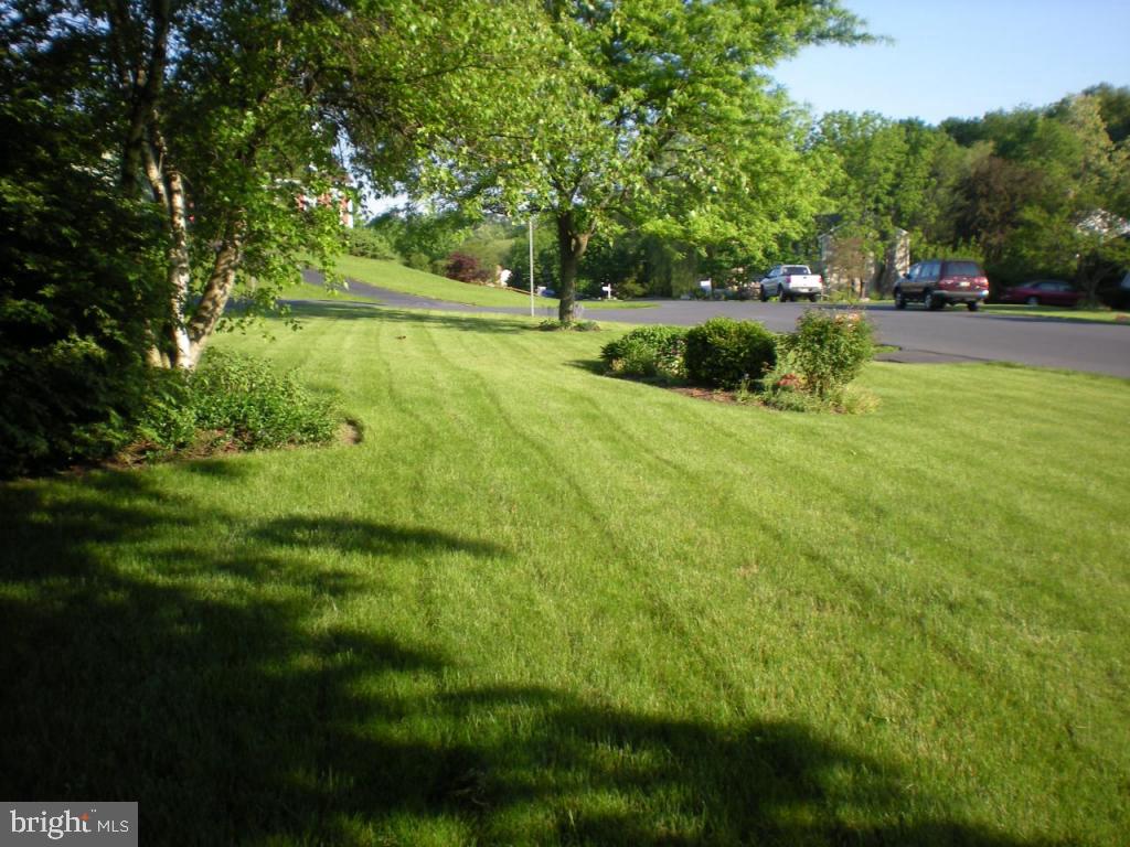 201 Queens Gate Road Lititz, PA 17543 - Photo 4 of 10