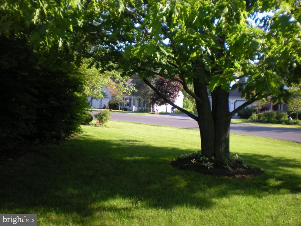 201 Queens Gate Road Lititz, PA 17543 - Photo 5 of 10