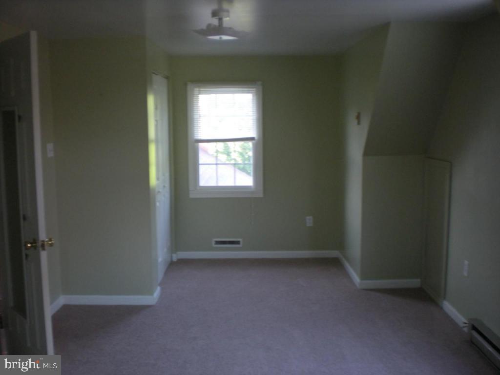 201 Queens Gate Road Lititz, PA 17543 - Photo 7 of 10
