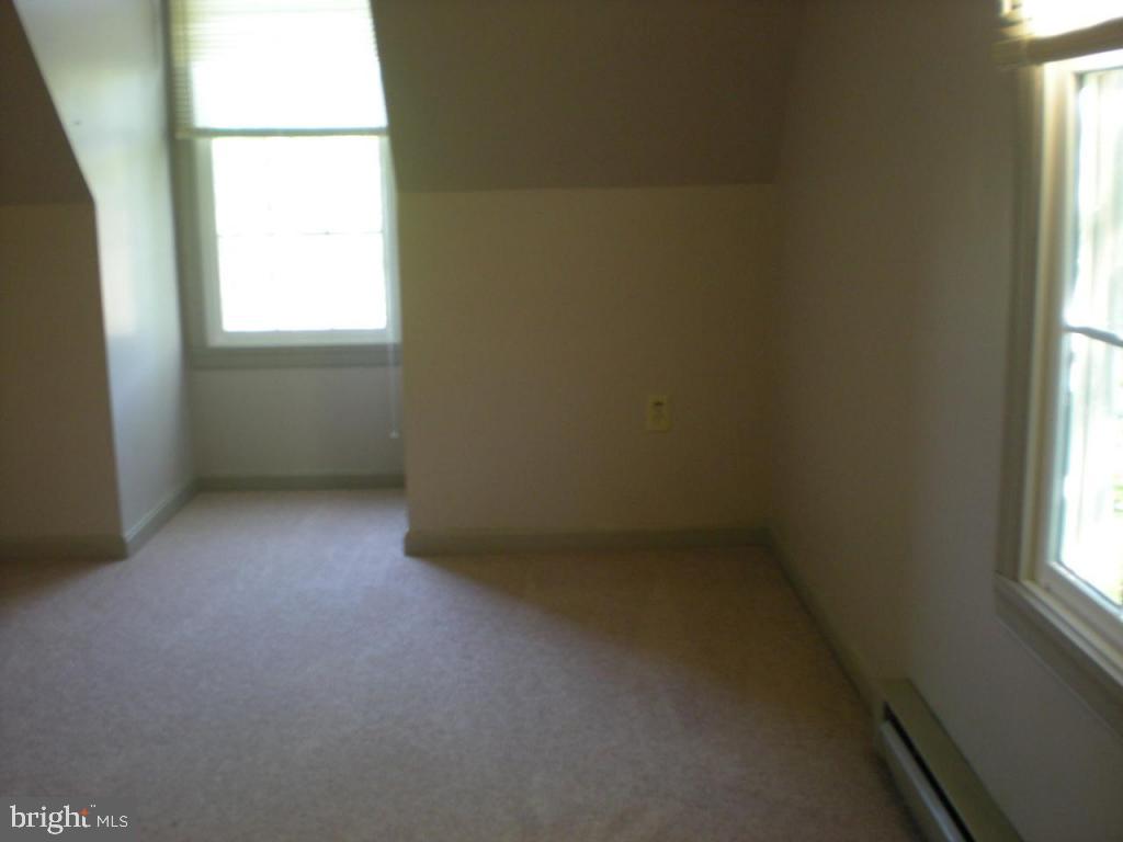 201 Queens Gate Road Lititz, PA 17543 - Photo 8 of 10
