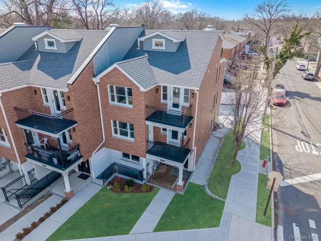 $2,398,888 | 37-02 Francis Lewis Boulevard | Auburndale