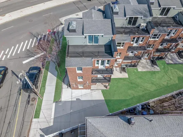 $2,398,888 | 37-02 Francis Lewis Boulevard | Auburndale