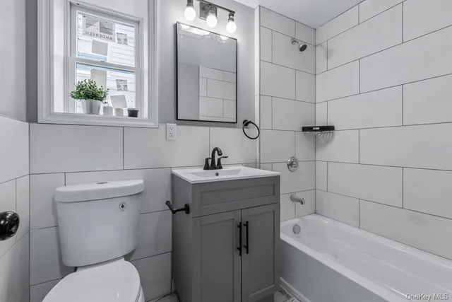 $2,398,888 | 37-02 Francis Lewis Boulevard | Auburndale