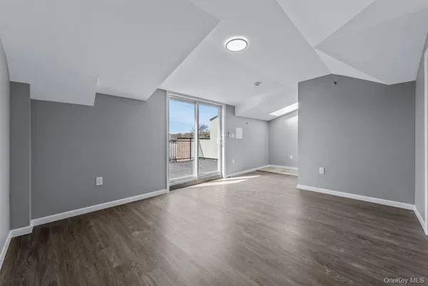 $2,398,888 | 37-02 Francis Lewis Boulevard | Auburndale