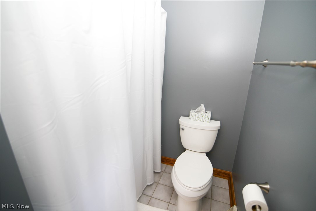 7581 South Raccoon Road Canfield, OH 44406 - Photo 25 of 34 Full bath on second floor, double sinks & shower/tub