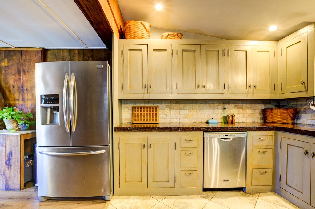 107 Ellis Road Westminster, MA 01473 - Photo 3 of 26