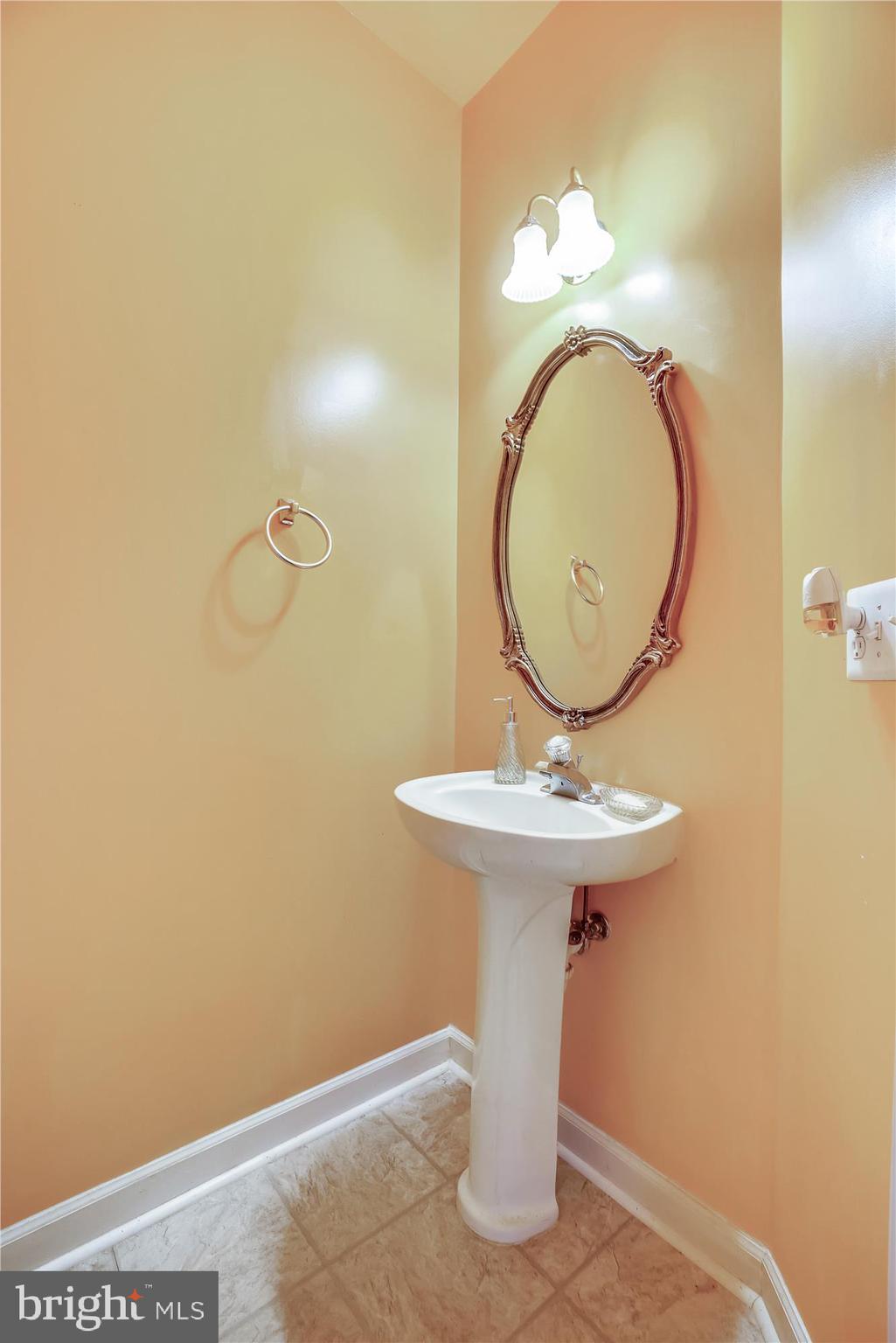 6614 Debra Lu Way Springfield, VA 22150 - Photo 15 of 35